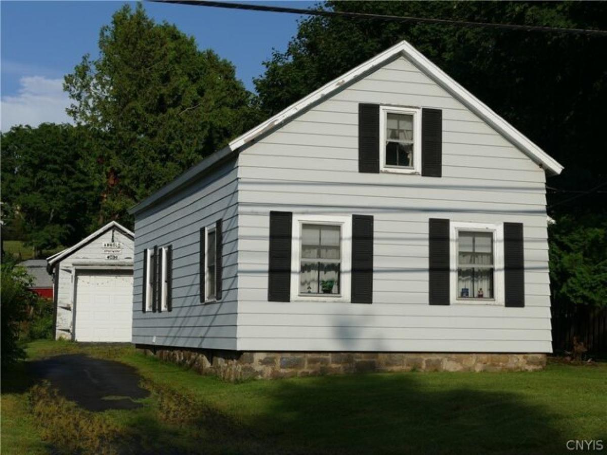 Picture of Home For Sale in New Hartford, New York, United States