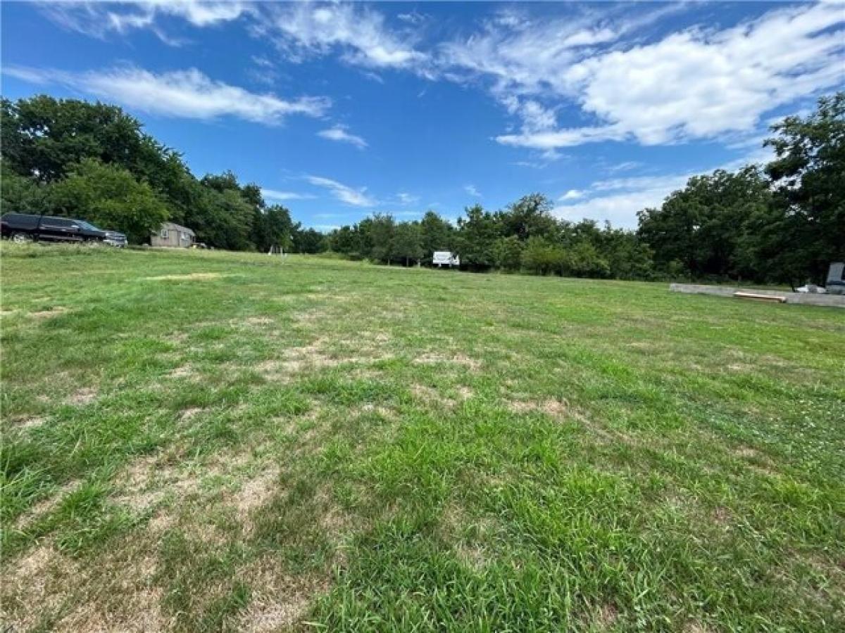 Picture of Residential Land For Sale in Linn Valley, Kansas, United States