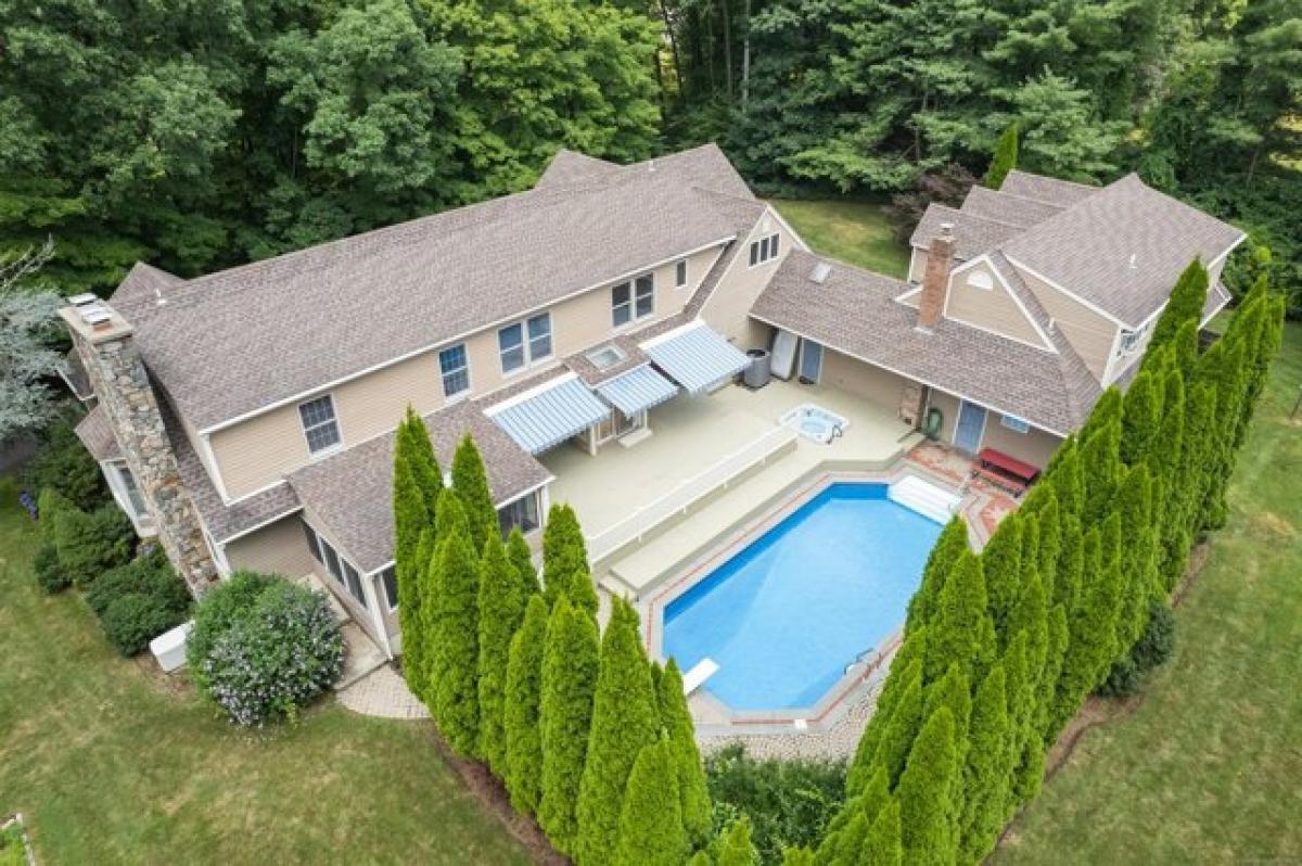 Picture of Home For Sale in Guilford, Connecticut, United States