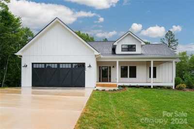 Home For Sale in Mars Hill, North Carolina