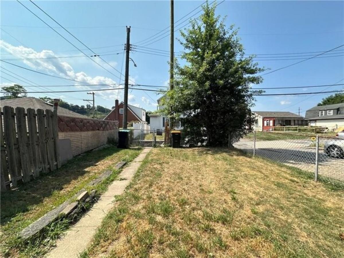 Picture of Home For Sale in McKees Rocks, Pennsylvania, United States