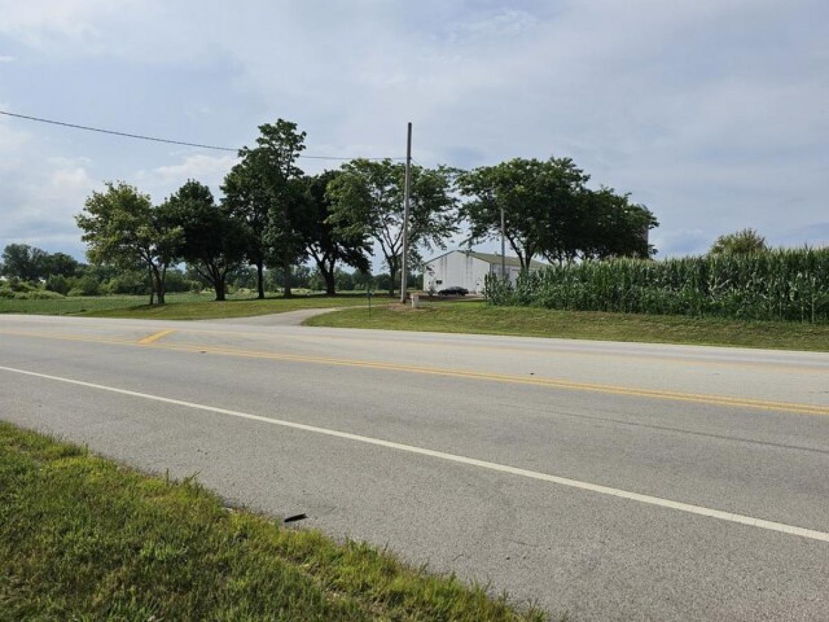 Picture of Residential Land For Sale in Huntley, Illinois, United States