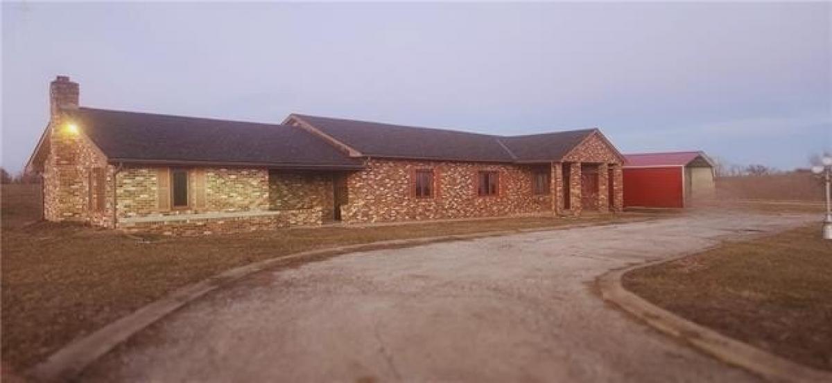 Picture of Home For Sale in Lexington, Missouri, United States