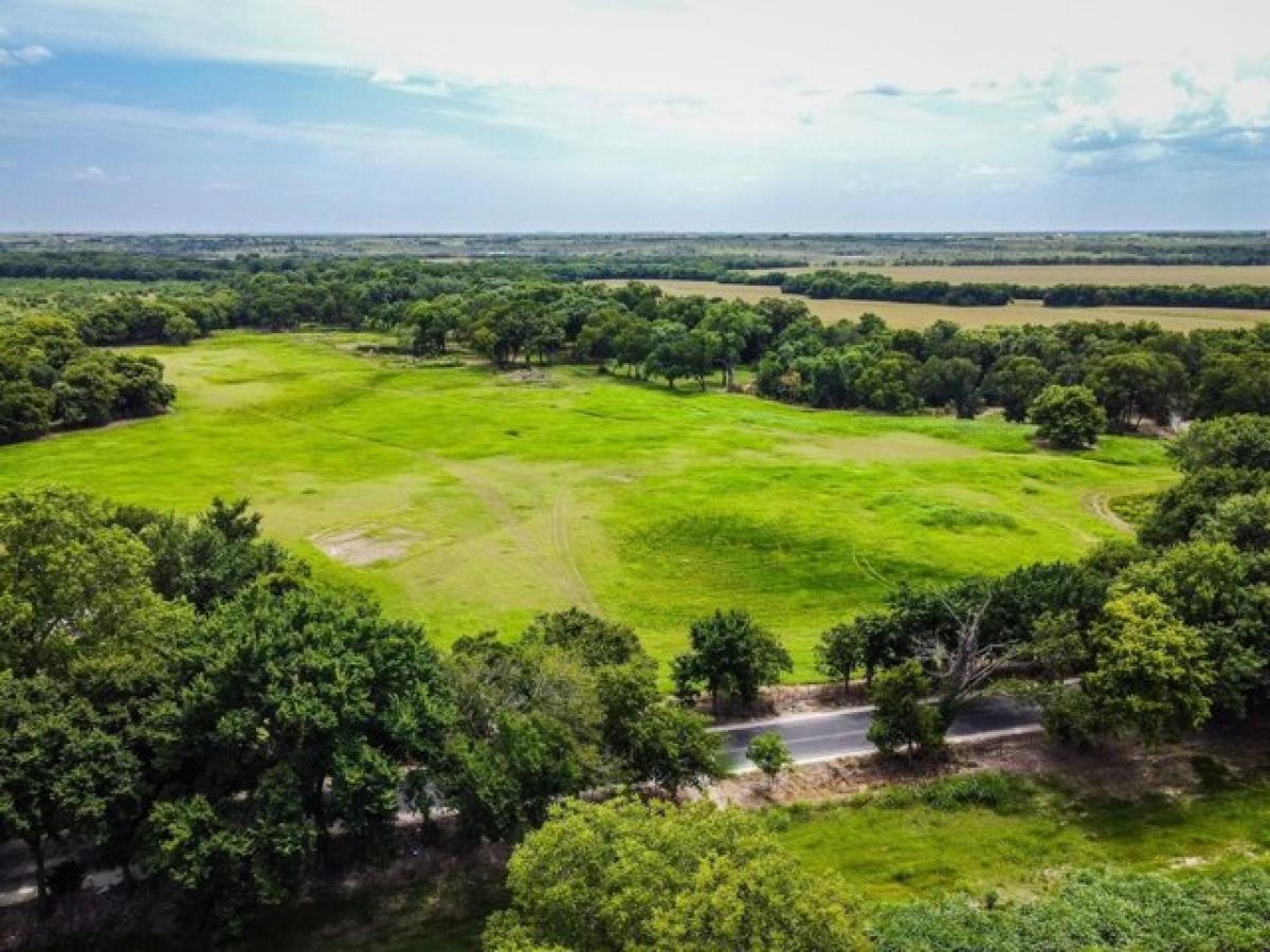 Picture of Residential Land For Sale in Waxahachie, Texas, United States