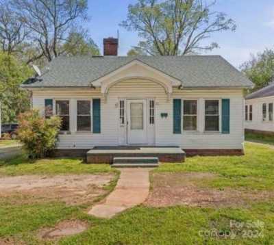 Home For Sale in Spencer, North Carolina