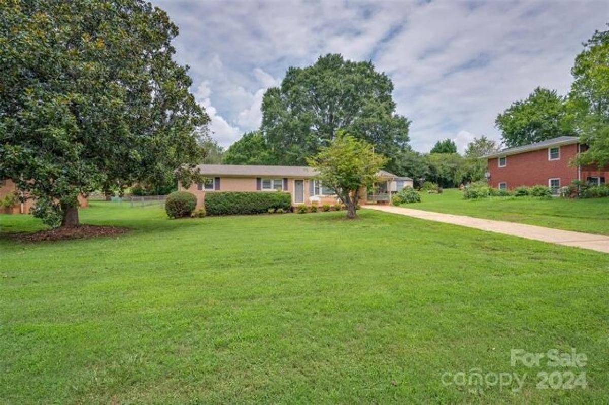 Picture of Home For Sale in Forest City, North Carolina, United States