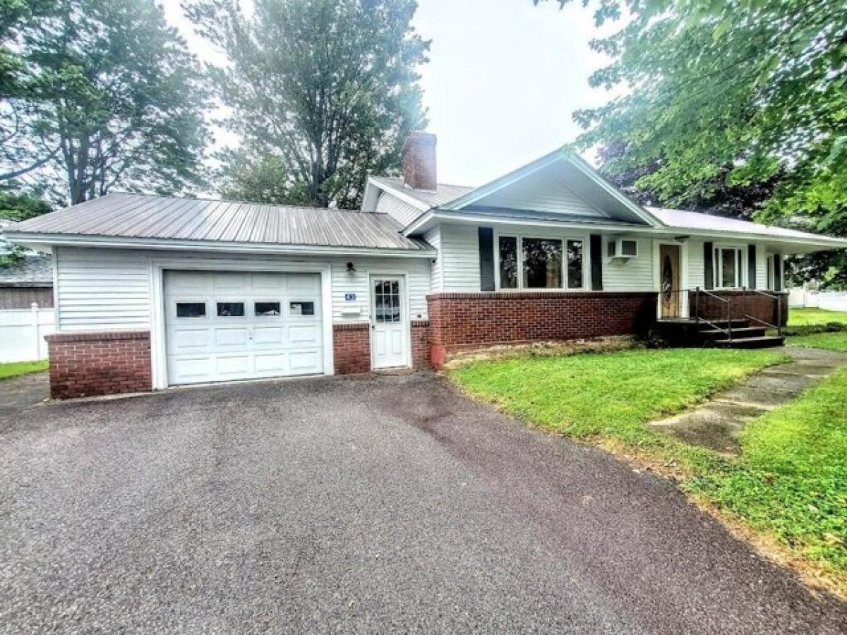 Picture of Home For Sale in Millinocket, Maine, United States