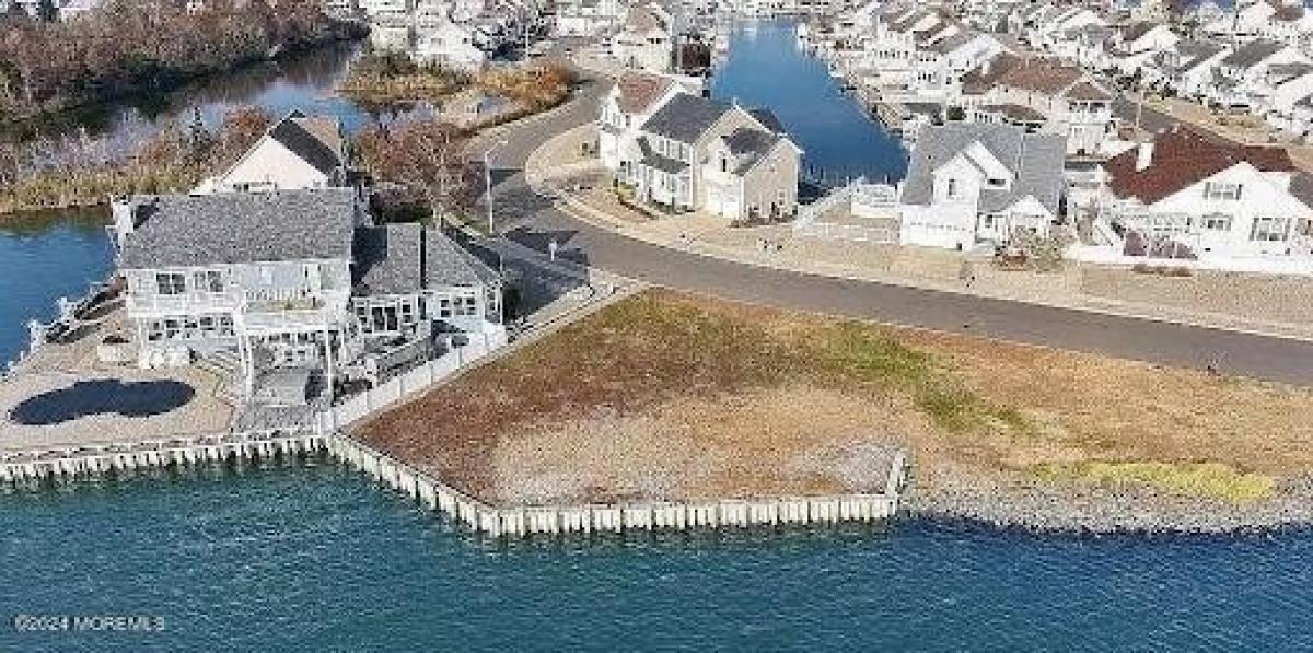 Picture of Residential Land For Sale in Lanoka Harbor, New Jersey, United States