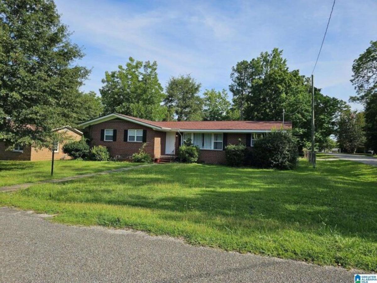 Picture of Home For Sale in Clanton, Alabama, United States