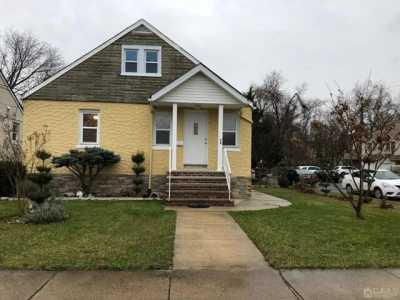 Home For Rent in Edison, New Jersey