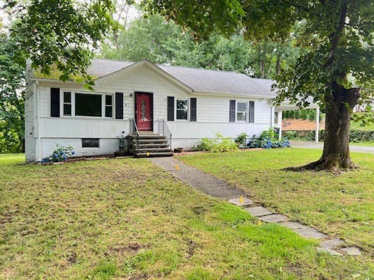 Picture of Home For Sale in Grafton, Massachusetts, United States