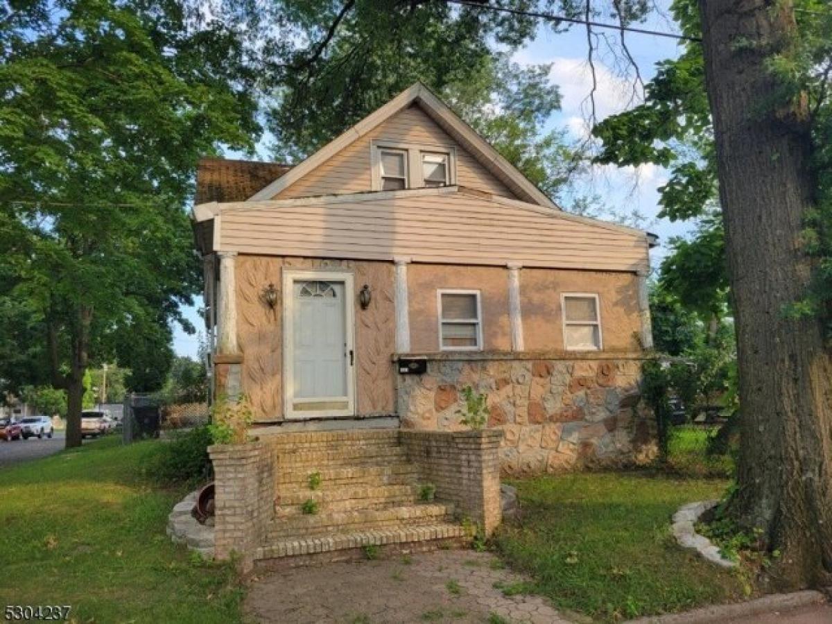 Picture of Home For Sale in Plainfield, New Jersey, United States