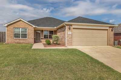 Home For Rent in Piedmont, Oklahoma