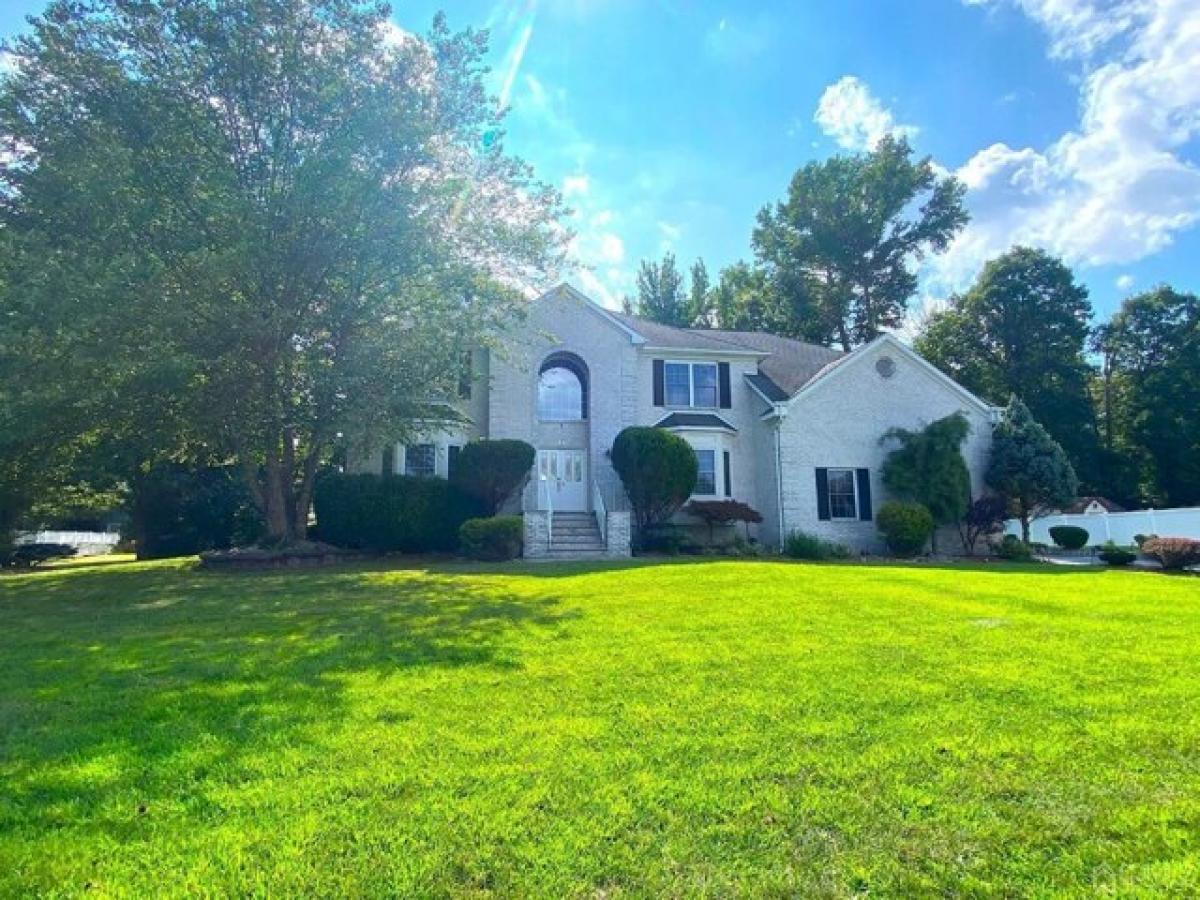 Picture of Home For Sale in North Brunswick, New Jersey, United States