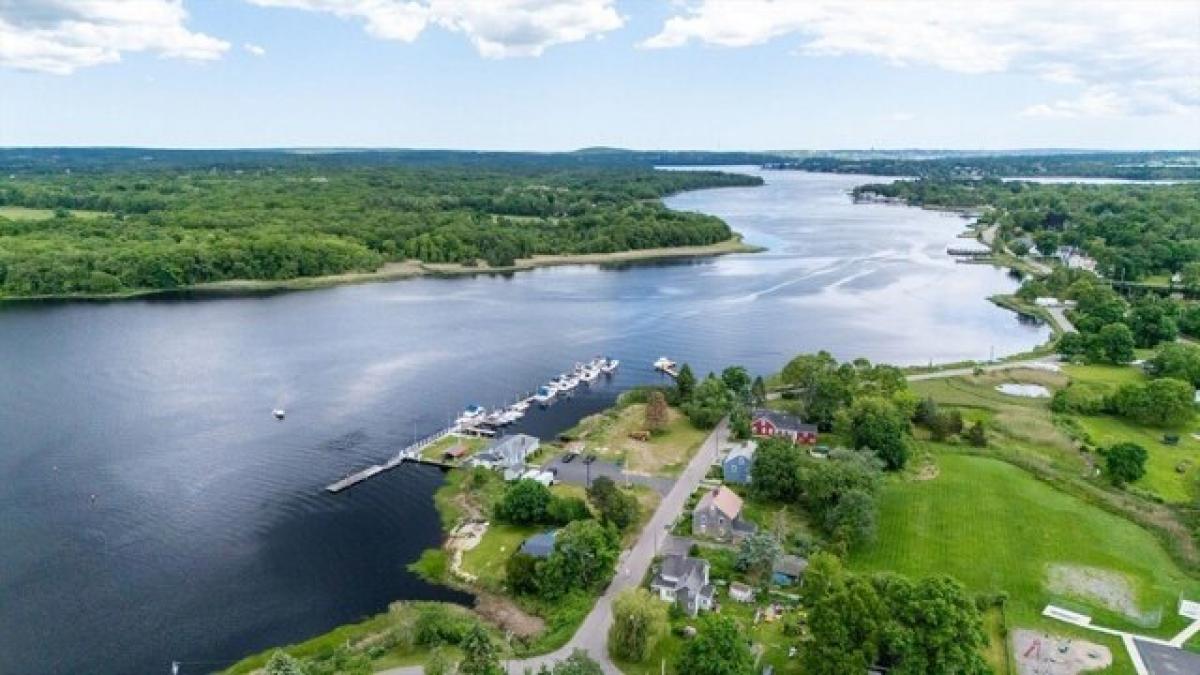 Picture of Home For Sale in Dighton, Massachusetts, United States