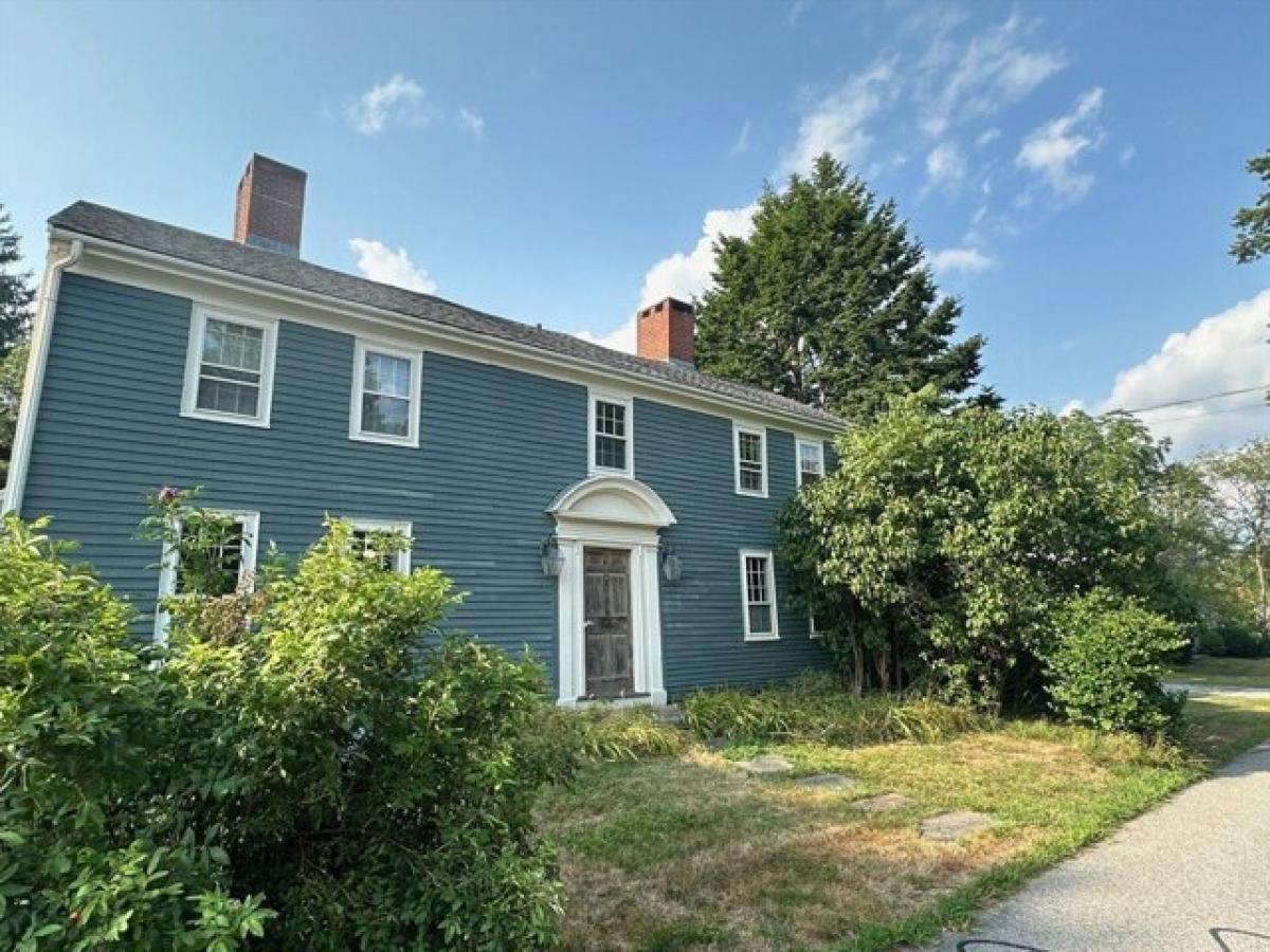 Picture of Home For Sale in West Newbury, Massachusetts, United States