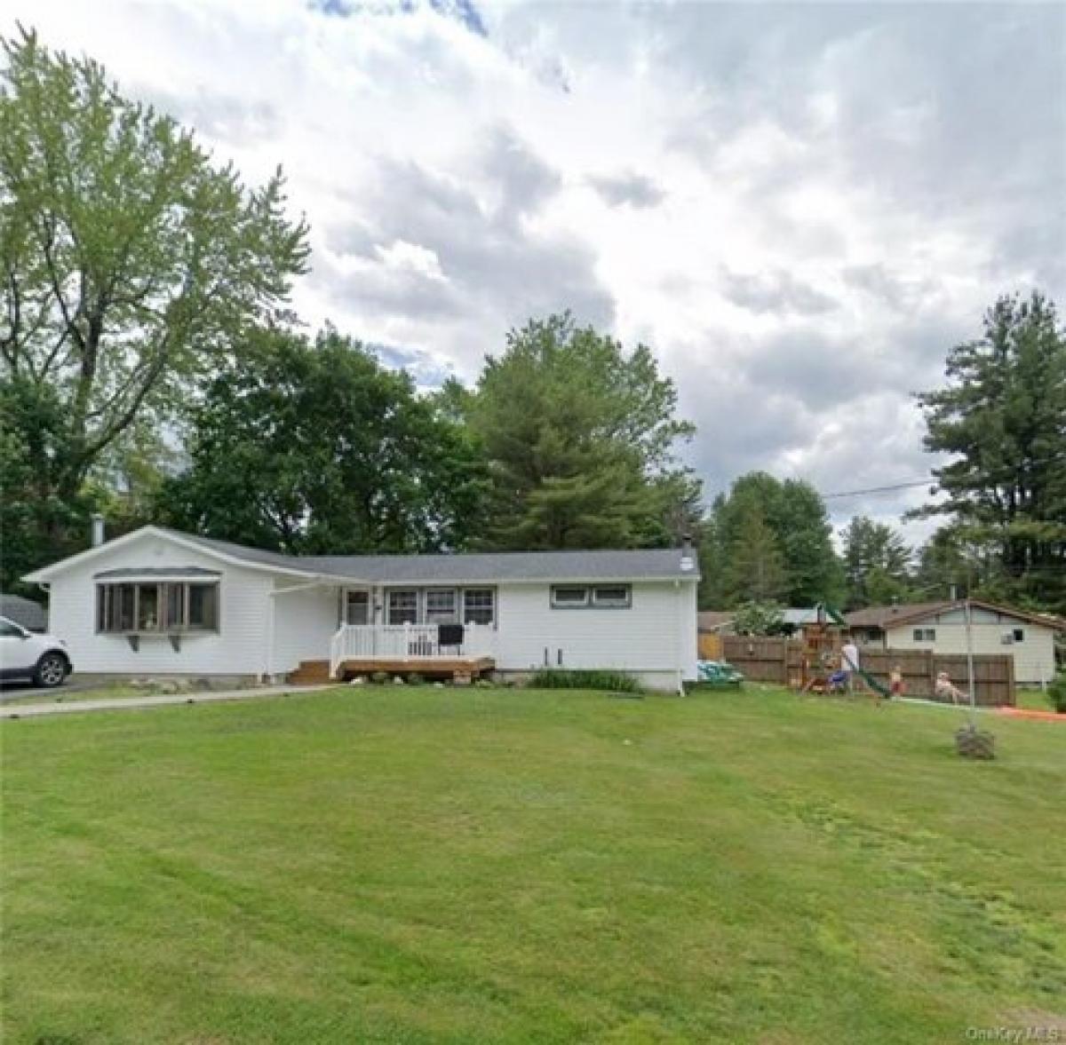 Picture of Home For Sale in Mountain Dale, New York, United States