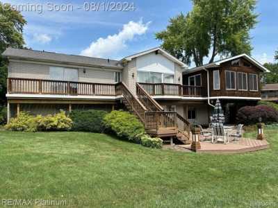 Home For Sale in Fenton, Michigan