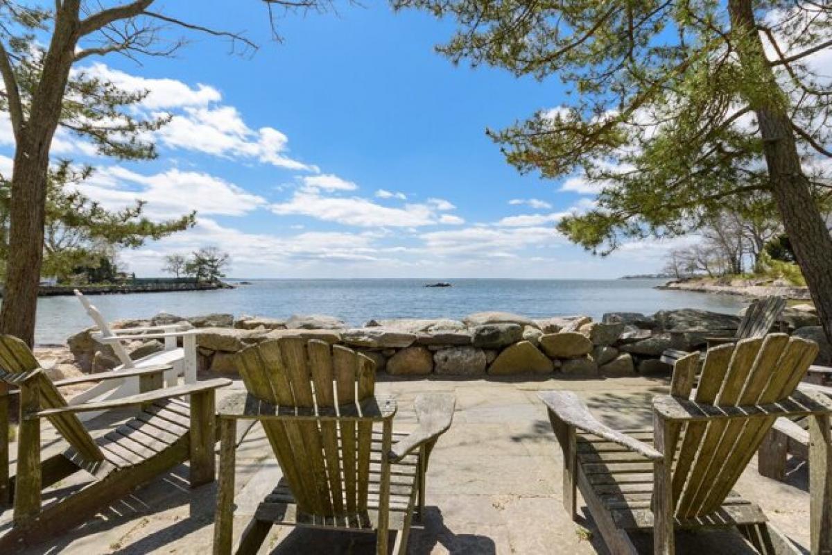 Picture of Home For Sale in Darien, Connecticut, United States