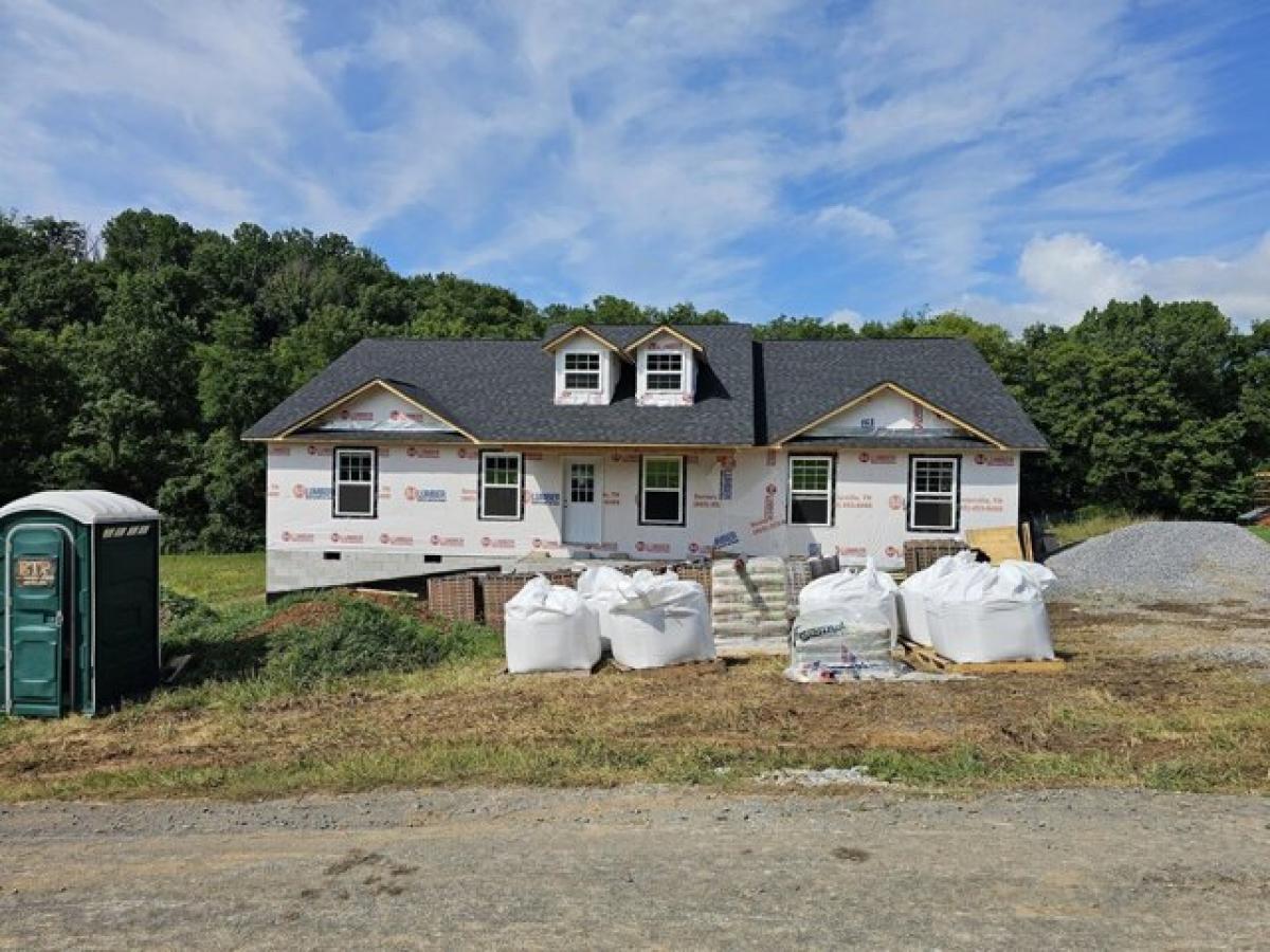 Picture of Home For Sale in Newport, Tennessee, United States