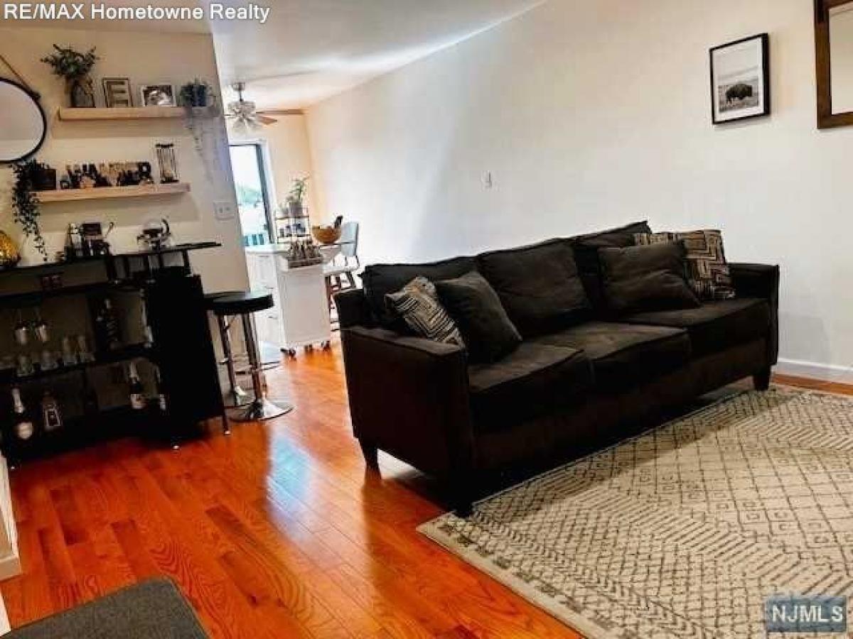 Picture of Home For Rent in Palisades Park, New Jersey, United States