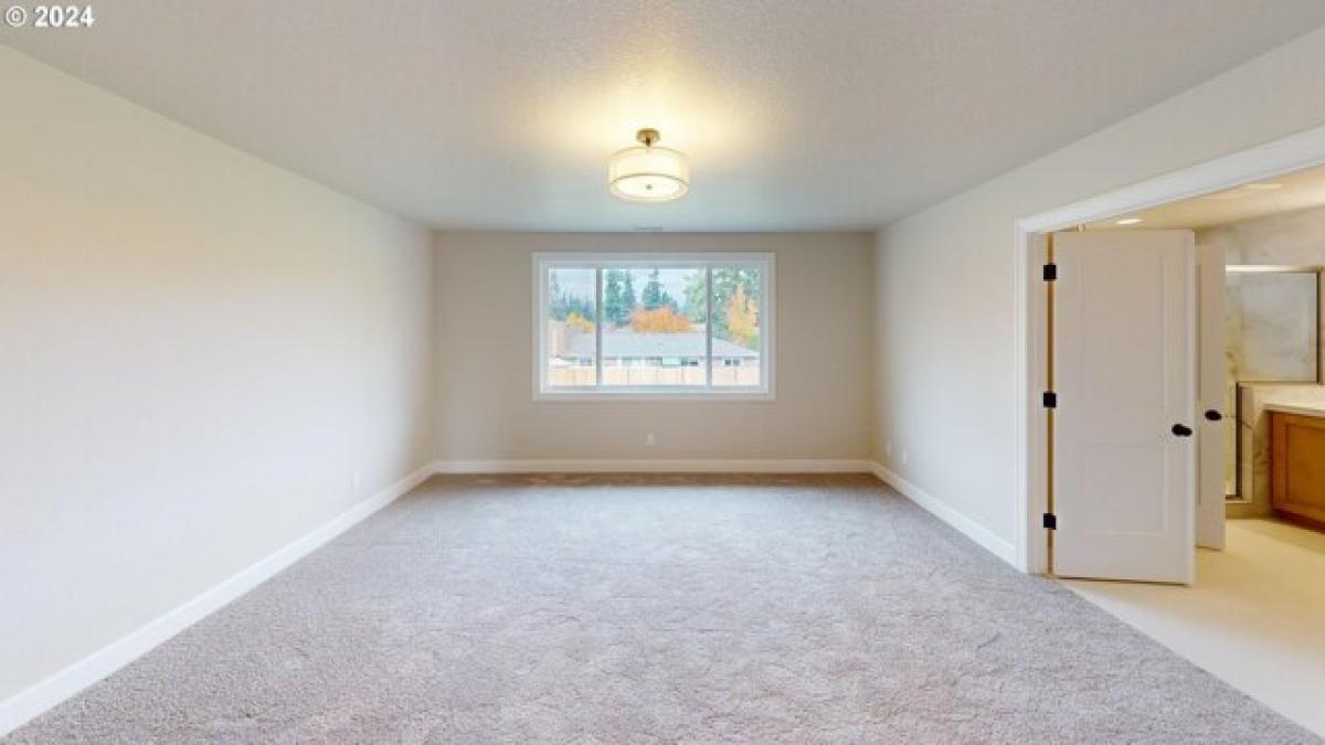 Picture of Home For Sale in Canby, Oregon, United States