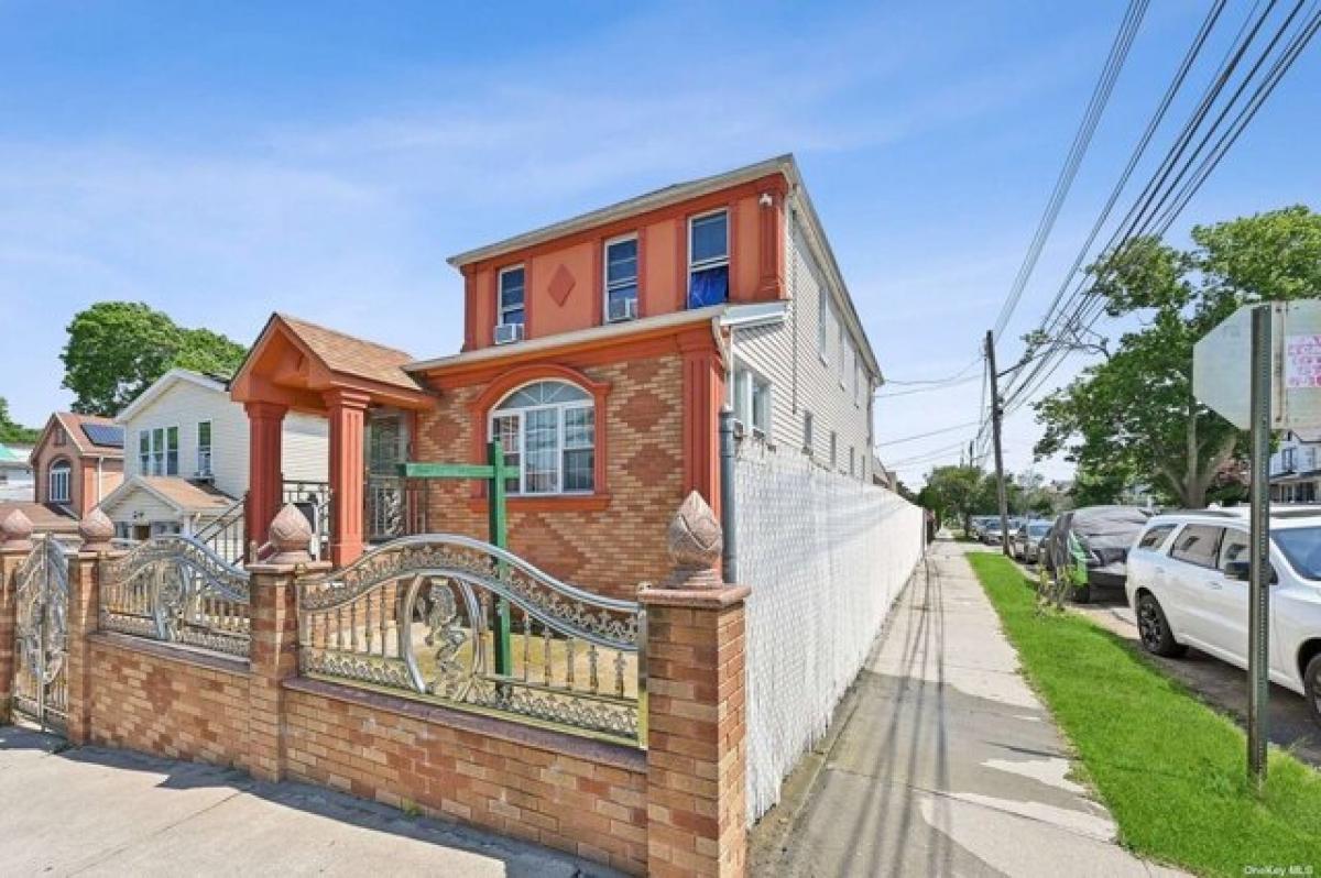 Picture of Home For Sale in South Ozone Park, New York, United States