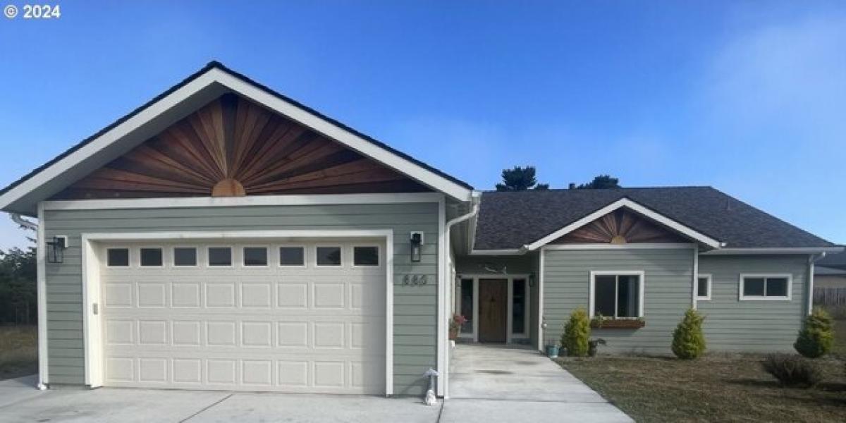 Picture of Home For Sale in Bandon, Oregon, United States