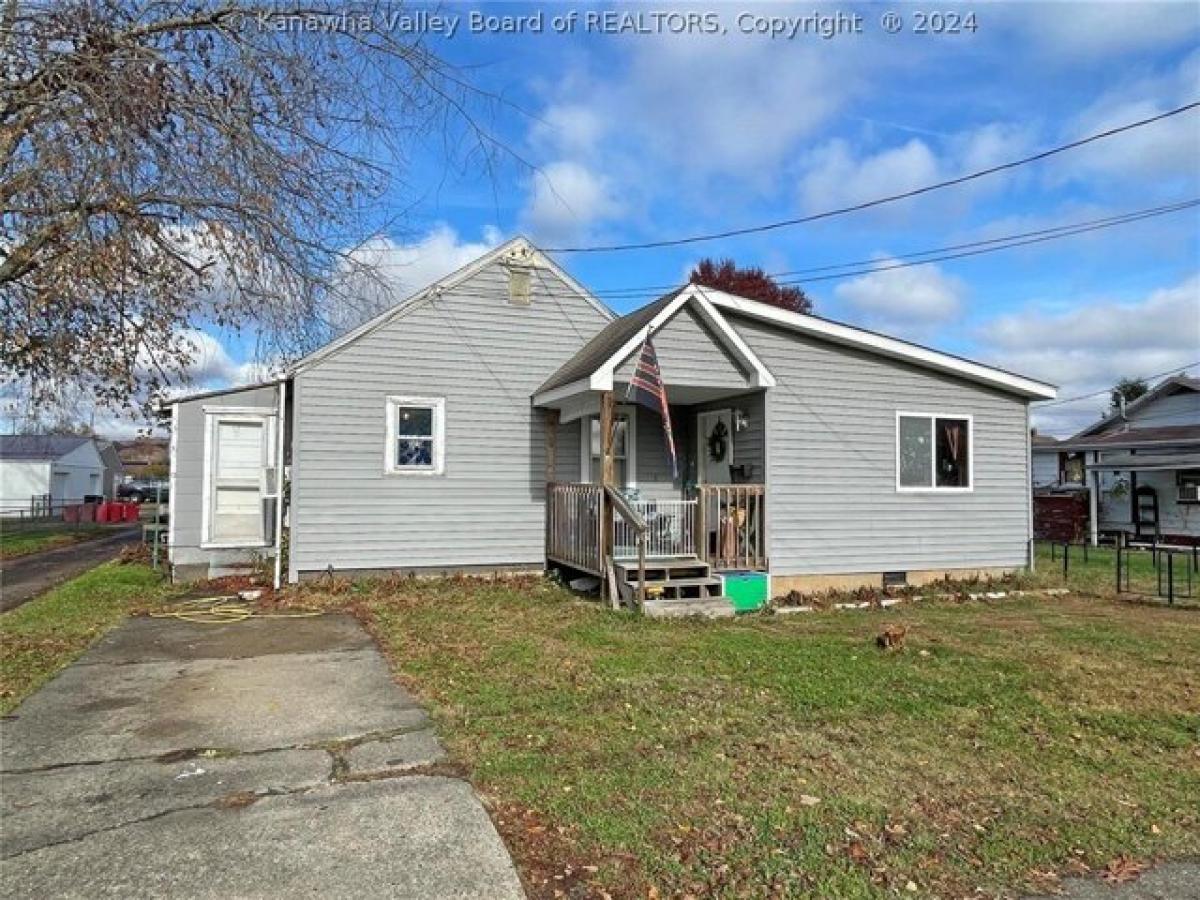 Picture of Home For Sale in Dunbar, West Virginia, United States