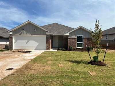 Home For Sale in Harrah, Oklahoma