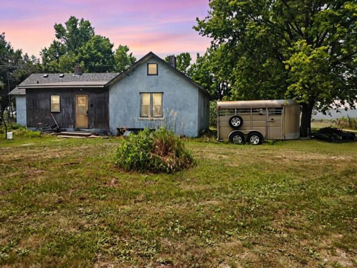 Picture of Home For Sale in Baldwin City, Kansas, United States