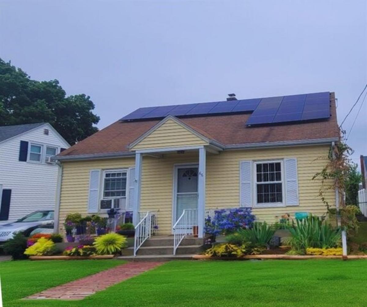 Picture of Home For Sale in Pawtucket, Rhode Island, United States