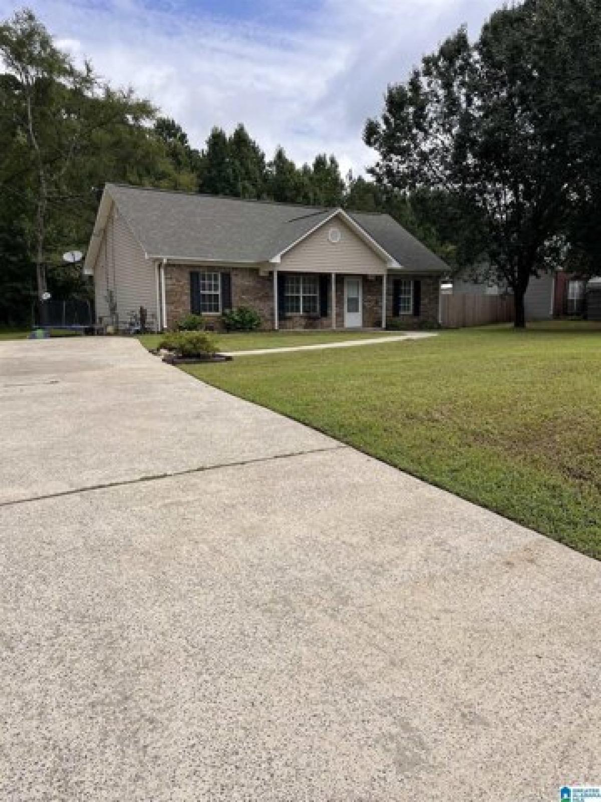 Picture of Home For Sale in Trafford, Alabama, United States