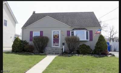 Home For Sale in Woodbridge, New Jersey