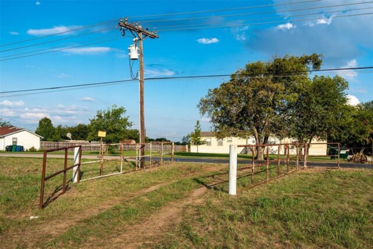 Picture of Residential Land For Sale in Burleson, Texas, United States