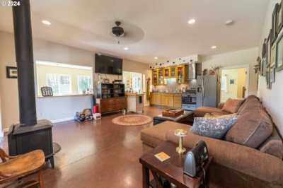 Home For Sale in Marcola, Oregon