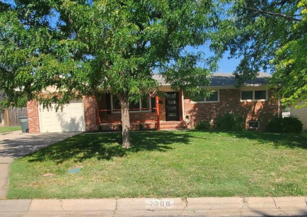 Picture of Home For Sale in Dodge City, Kansas, United States