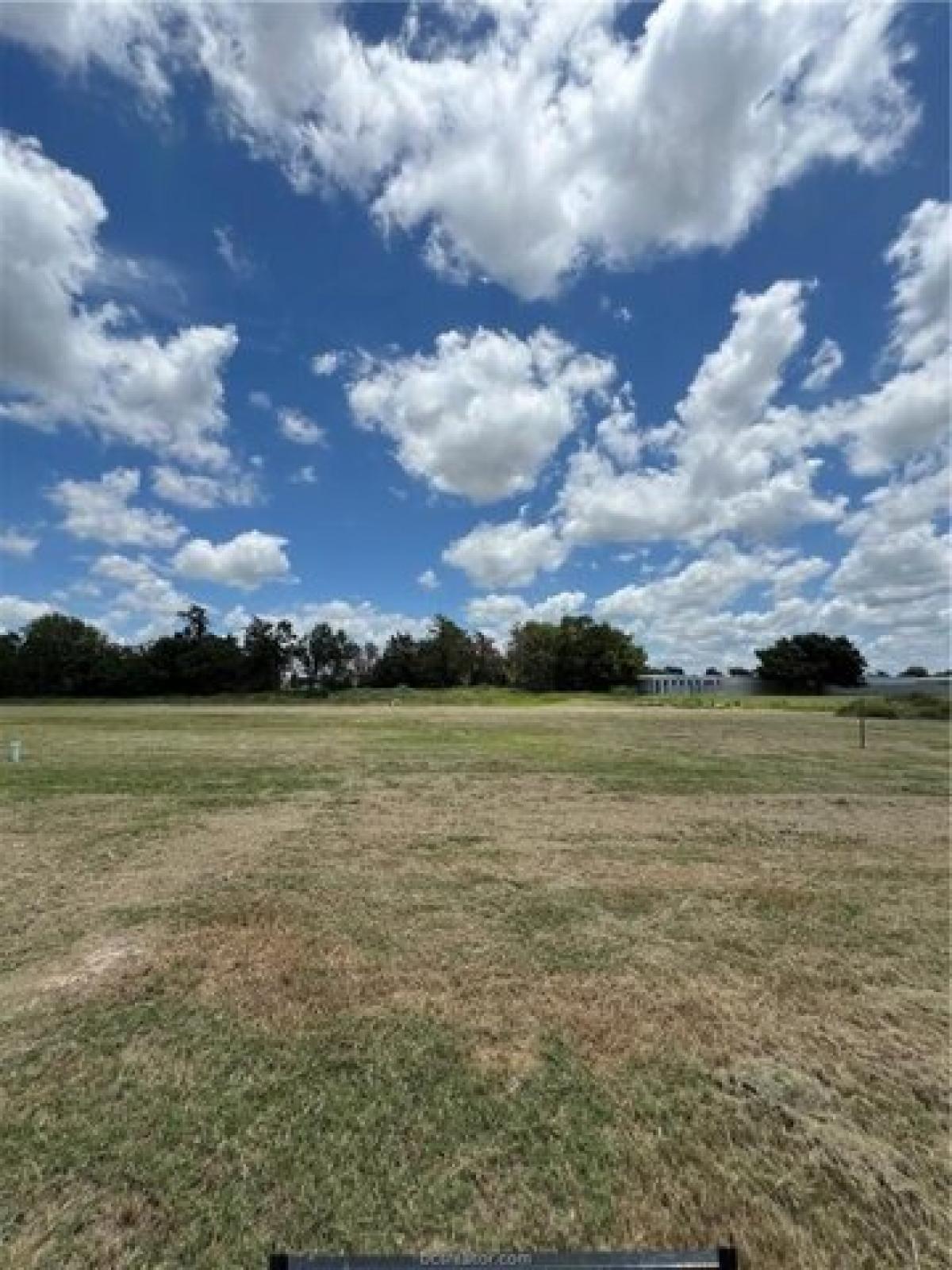 Picture of Residential Land For Sale in Bryan, Texas, United States