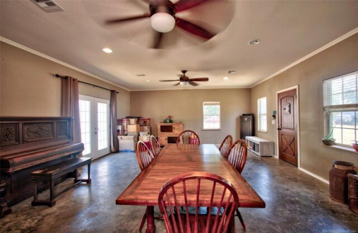 Picture of Home For Sale in Checotah, Oklahoma, United States