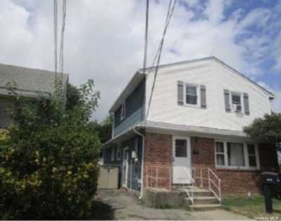 Home For Sale in North Bellmore, New York