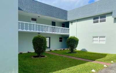 Apartment For Rent in Palm Springs, Florida