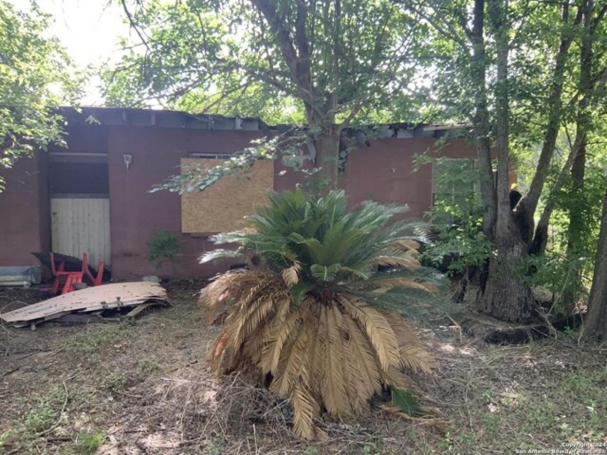 Picture of Home For Sale in Nixon, Texas, United States