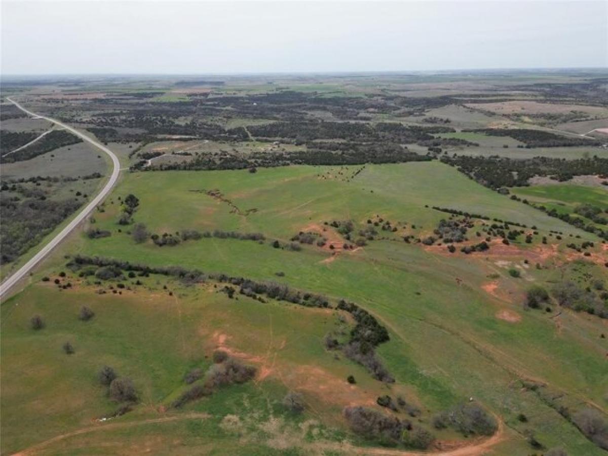 Picture of Residential Land For Sale in Binger, Oklahoma, United States