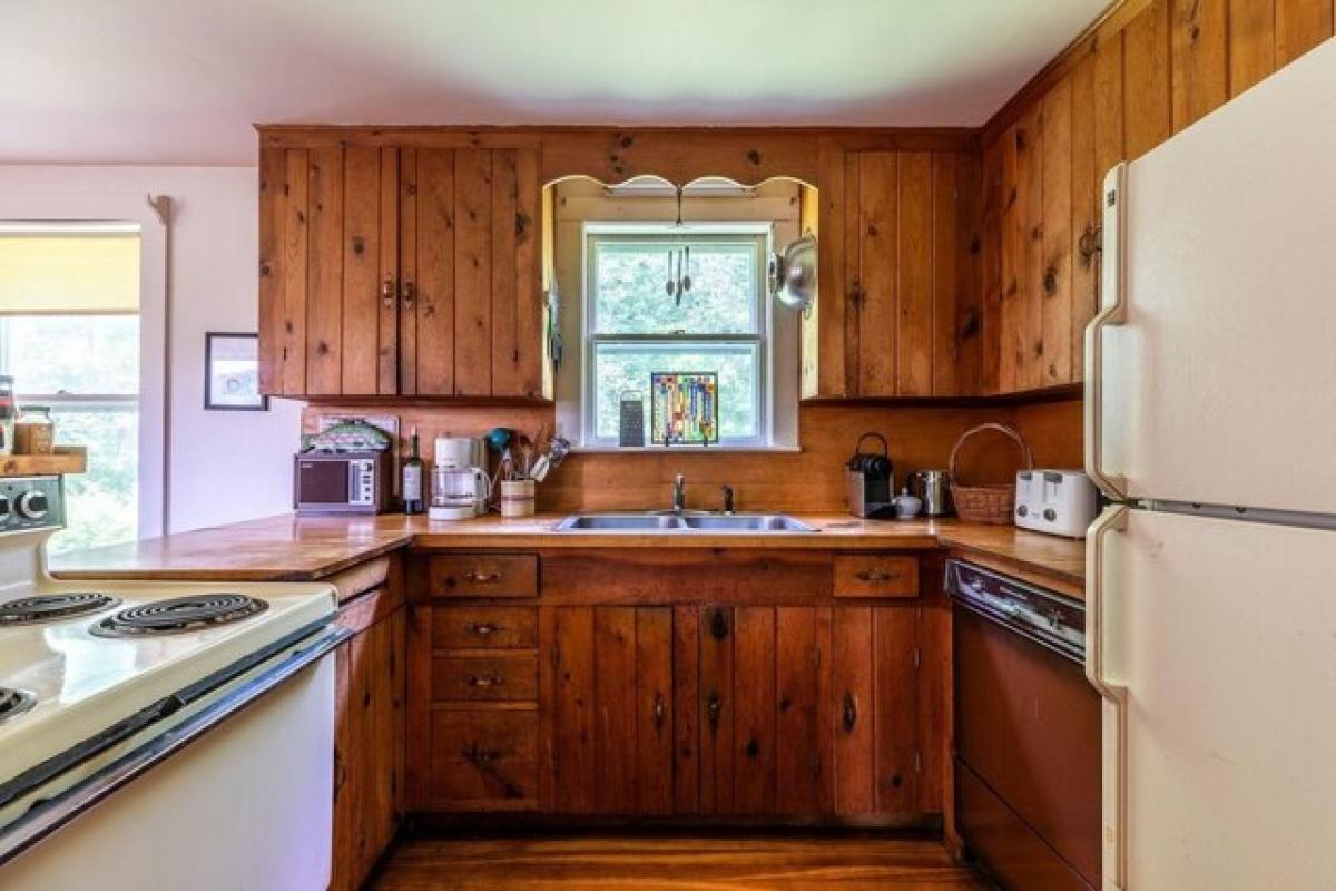 Picture of Home For Sale in Weston, Vermont, United States