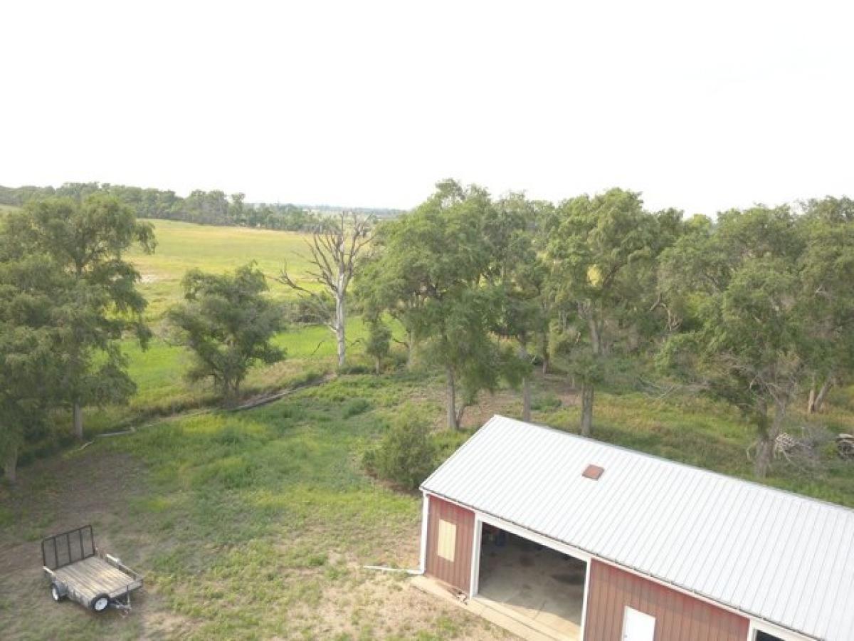 Picture of Home For Sale in Letcher, South Dakota, United States