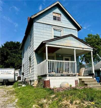 Home For Sale in Struthers, Ohio