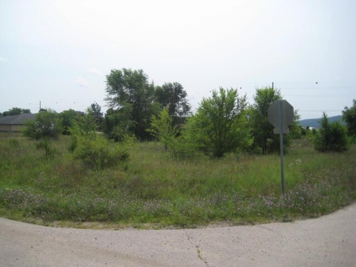 Picture of Residential Land For Sale in Prairie du Chien, Wisconsin, United States