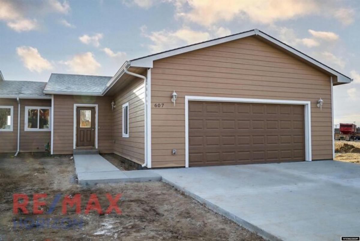 Picture of Home For Sale in Douglas, Wyoming, United States