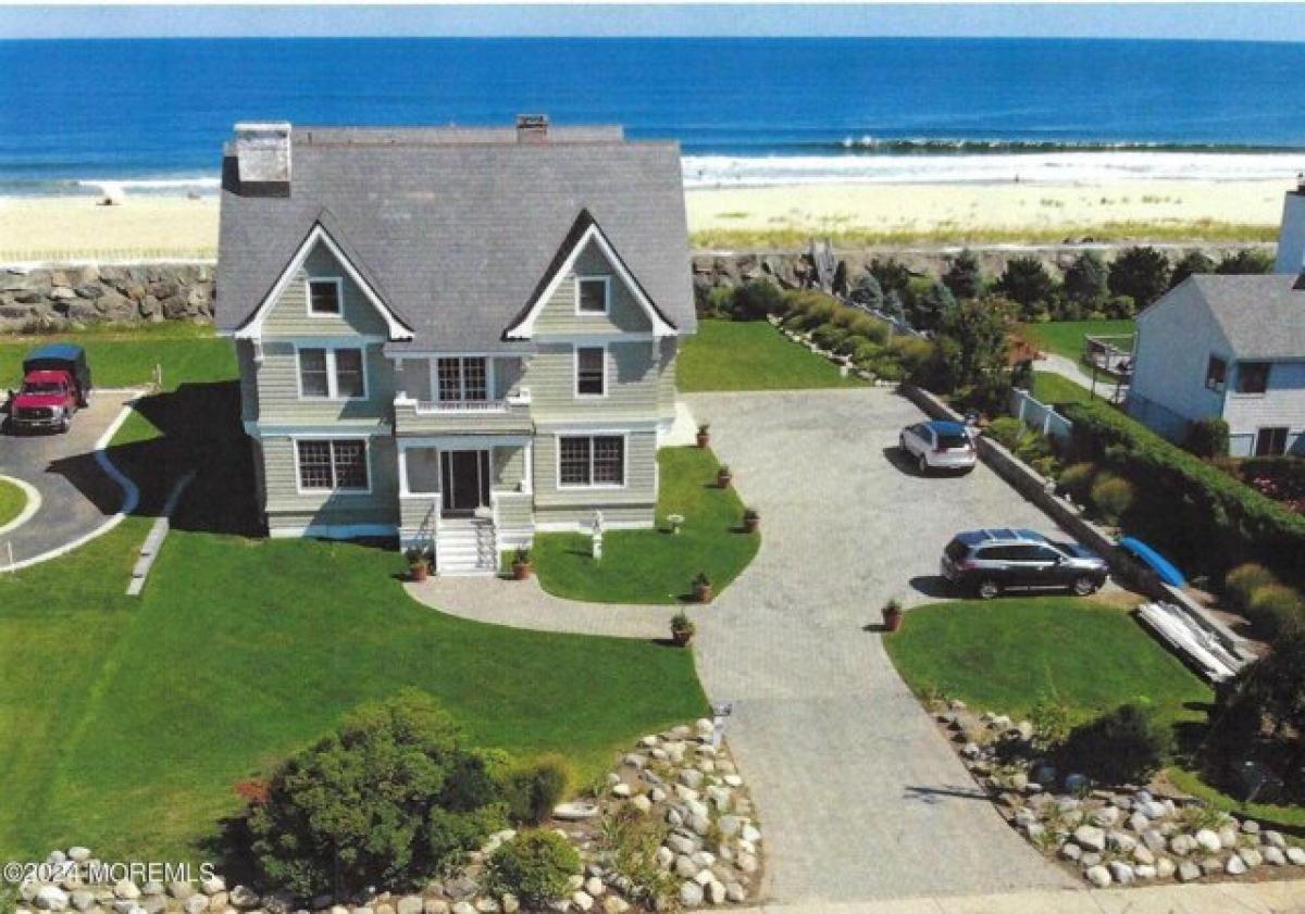 Picture of Home For Sale in Monmouth Beach, New Jersey, United States