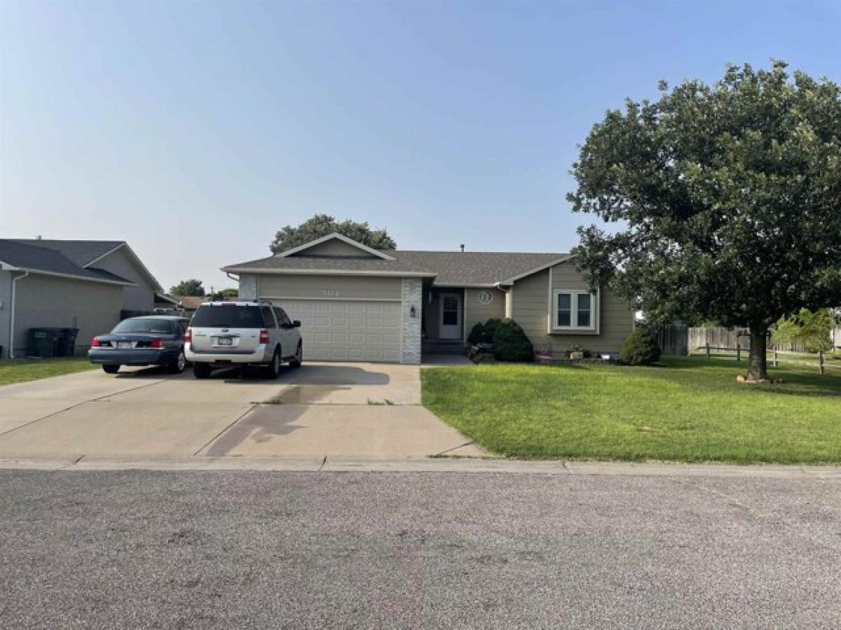 Picture of Home For Sale in Dodge City, Kansas, United States